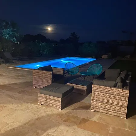 Chez Geraldine Piscine Chauffee, Proche Et Riviere