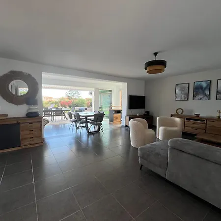 Chez Geraldine Piscine Chauffee, Proche Et Riviere לצ'י