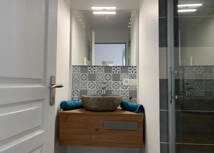 Chez Geraldine Piscine Chauffee, Proche Et Riviere לצ'י