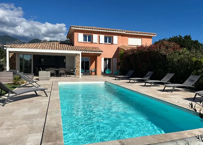 בית נופש Chez Geraldine Piscine Chauffee, Proche Et Riviere לצ'י