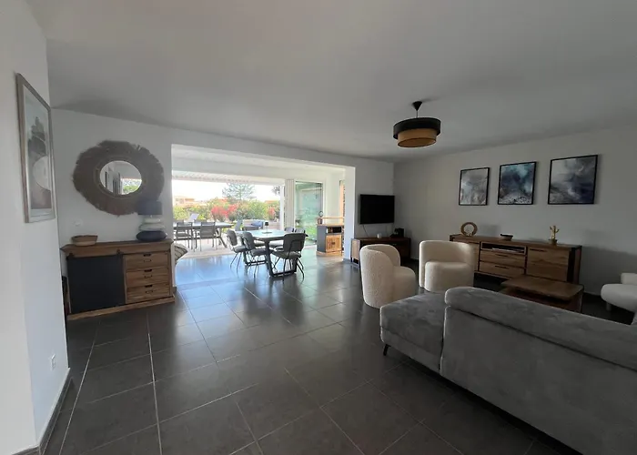 Chez Geraldine Piscine Chauffee, Proche Et Riviere לצ'י