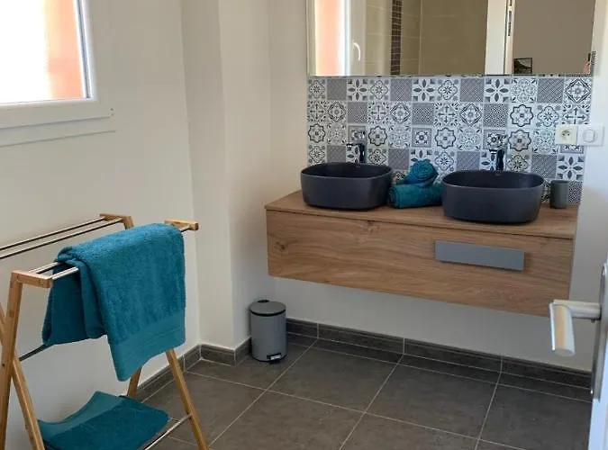 Vakantiehuis Chez Geraldine Piscine Chauffee, Proche Et Riviere *